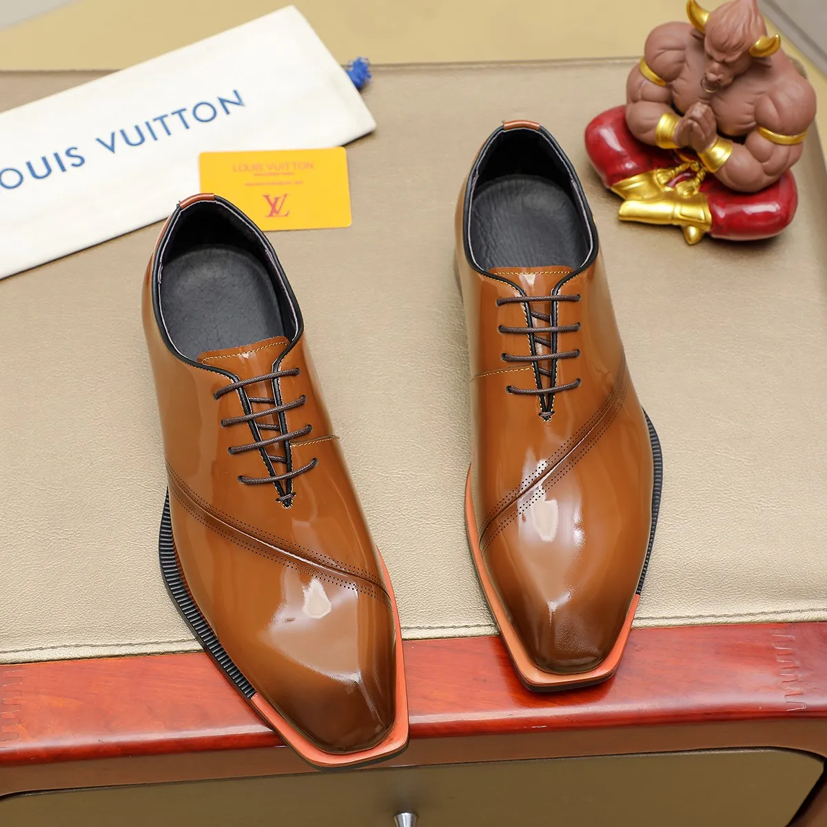 Men's shoes 💰640 💰 Louis Vuitton LV ® Autumn and Winter 🆕 models 🔛Full shoe counter First layer cowhide, 🐂Leather lined casual shoes for men, super soft outsole, essential for driving. Counter synchronization Original first layer cowhide Completely 1:1 mold customization 🌹Top version, color optional! Number: 38-45 (37.46. Customized)